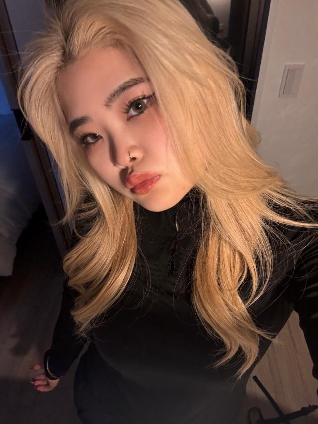 八巻 彩音