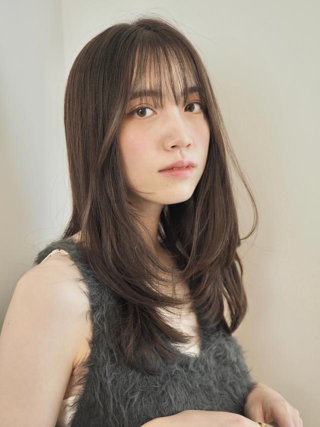 髪が柔らかくふわっと動くレイヤーカット