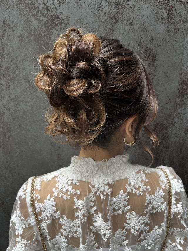平日11時〜13時の間もしくは21時以降でヘアセットの撮影モデルをして下さる方
料金は無料です!