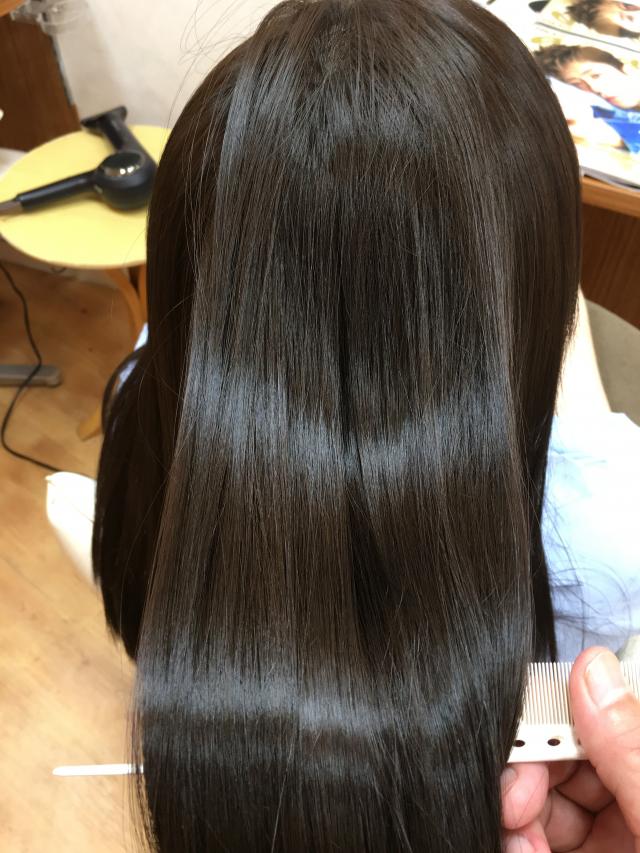 縮毛矯正のモデルさんを募集しています。