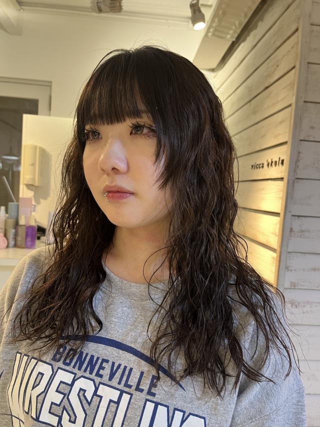 カット+肩下ケアおしゃれパーマ🌀+特別3stepトリートメントモデル(¥4400)で募集中☀️✨
