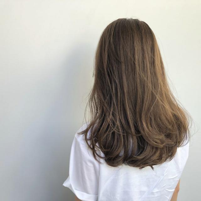 潤い、艶カラー♪髪内部補修、セラミドやケラチンなどの保護成分配合の2ステップトリートメント&10分間のドレナージュヘッドスパ付